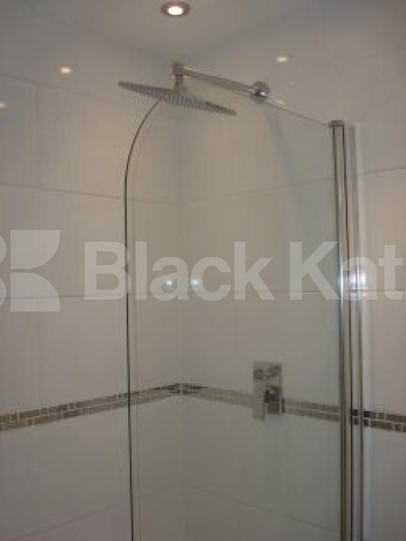 			MUST SEE !!!!!!!, 2 Bedroom, 1 bath, 1 reception House			 St Johns Way, Archway